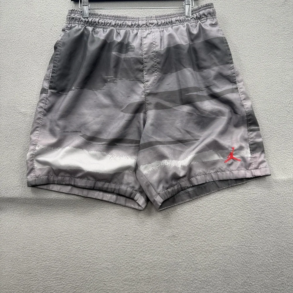 Jordan Shorts Mens Large‎ Gray Stripe Lightweight 7 Inseam Athletic Basketball
